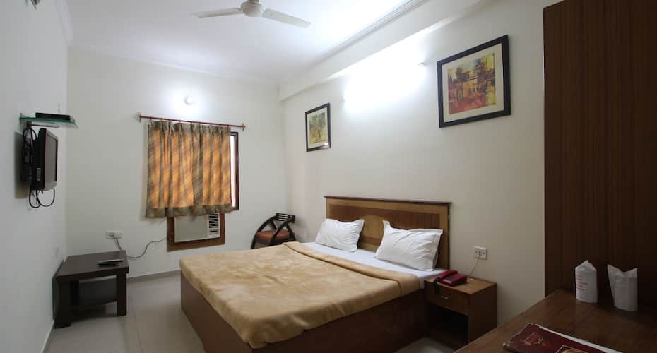 TG Rooms Fatehabad Road, Agra 5